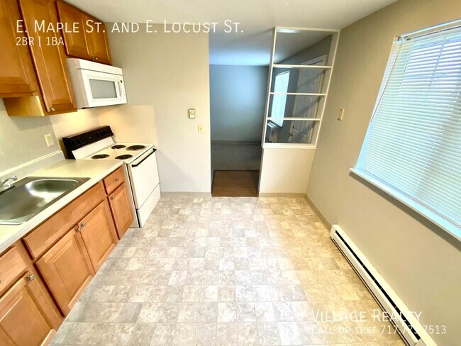 Building Photo - 361 E Maple St