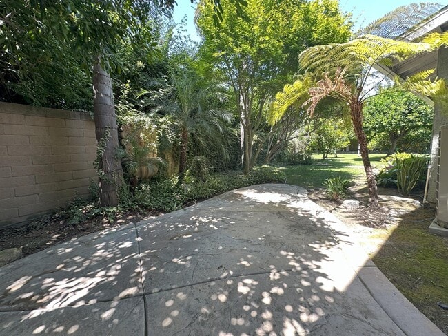 Building Photo - 10462 Sierra Cir