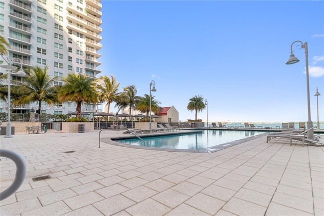 Building Photo - 1155 Brickell Bay Dr