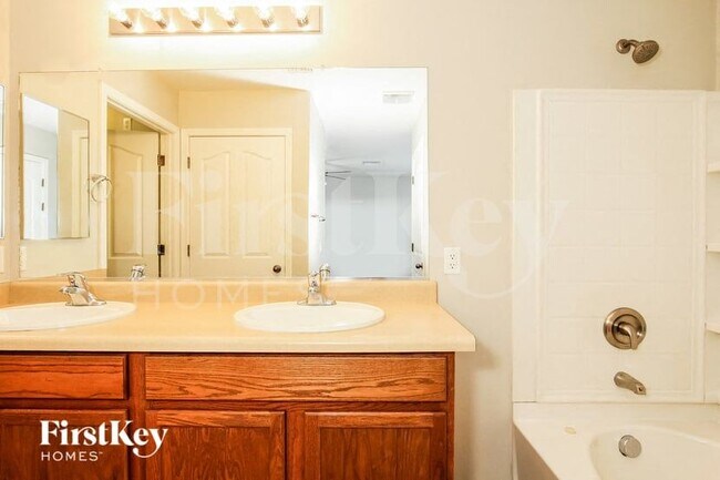 Building Photo - 12072 W Formosa Ln