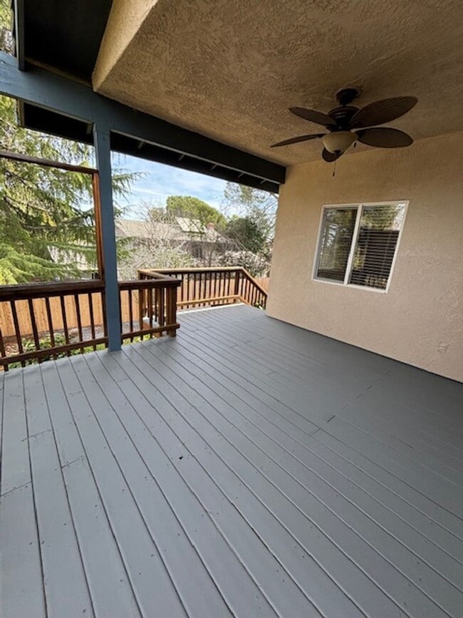 Building Photo - Three bed, two bath unit conveniently located off of Bell Road!