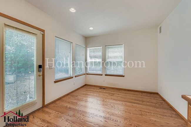 Building Photo - 1655 SE Brookwood Ave