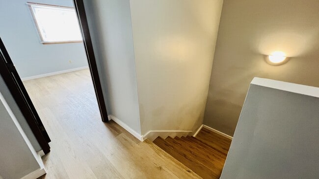 Building Photo - 431 S Village Ct