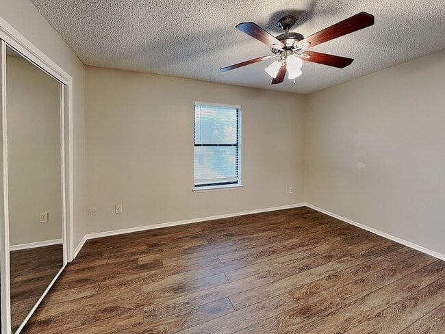 Building Photo - 934 Southmoor Dr
