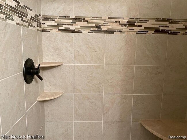 Building Photo - 4585 Laurel Club Cir