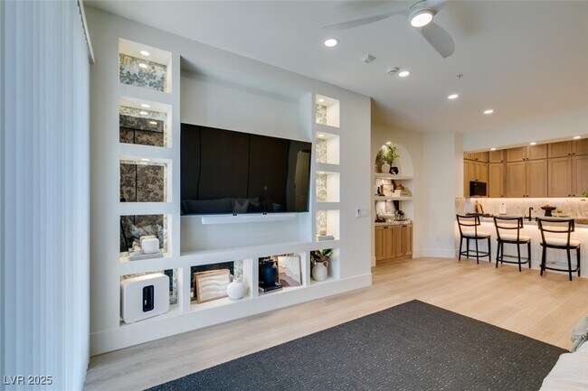 Building Photo - 32 E Serene Ave