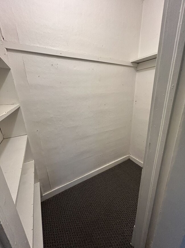 Building Photo - This One is a Stunner!  5br/3ba A MUST-SEE! - $1600/Mo!  Now Offering Short-Term Leasing!