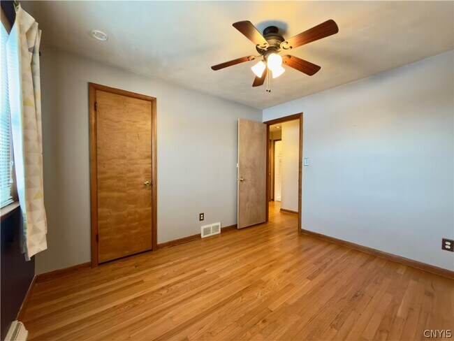 Building Photo - 112 Terrace Cir