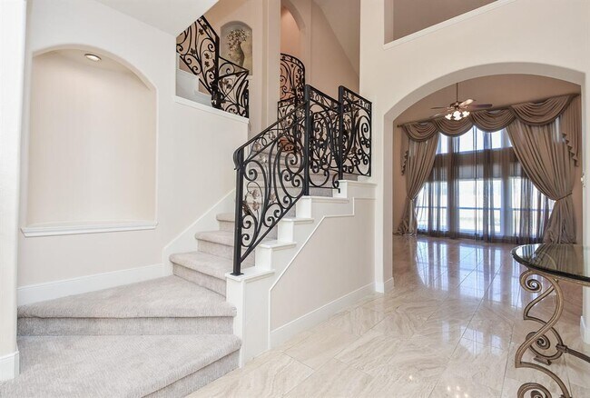 Building Photo - 3830 Parkside Dr