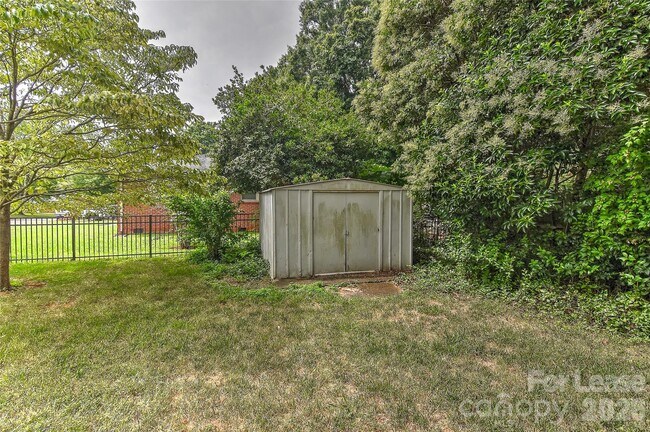 Building Photo - 420 Seneca Pl