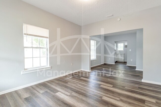 Building Photo - 1165 Hart St