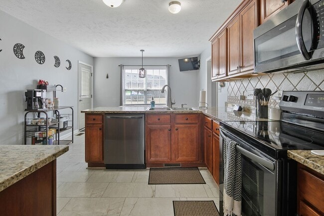 Building Photo - Stunning 4 Bed 3.5 Bath Home with Bonus Ro...