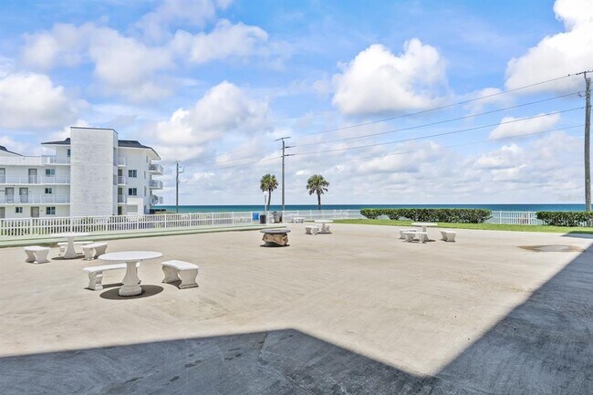 Building Photo - 3580 S Ocean Shore Blvd