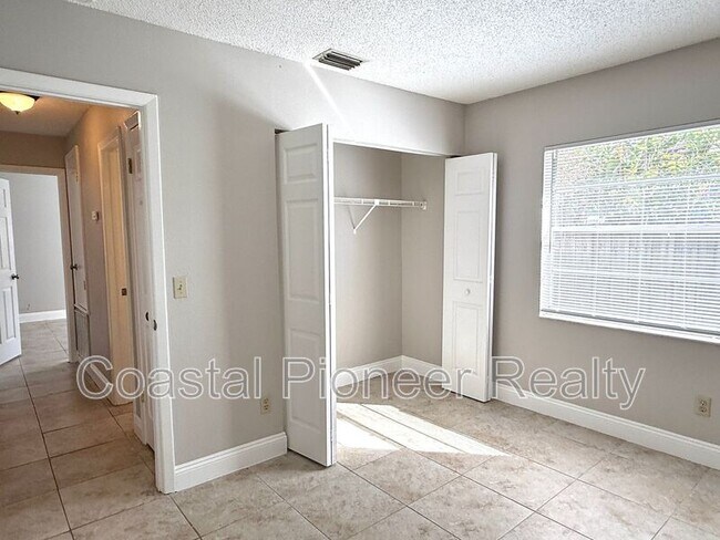 Building Photo - 606 Sandy Creek Dr