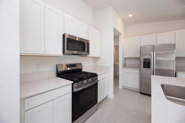 Building Photo - 11146 NW Fernbrook Dr