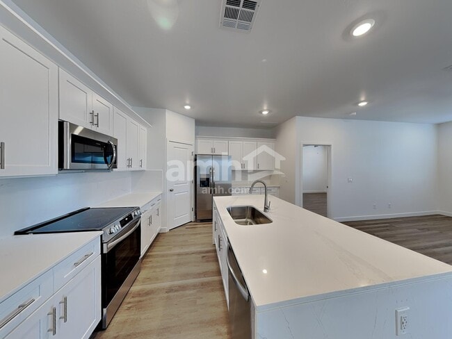 Building Photo - 20177 W Thomas Rd