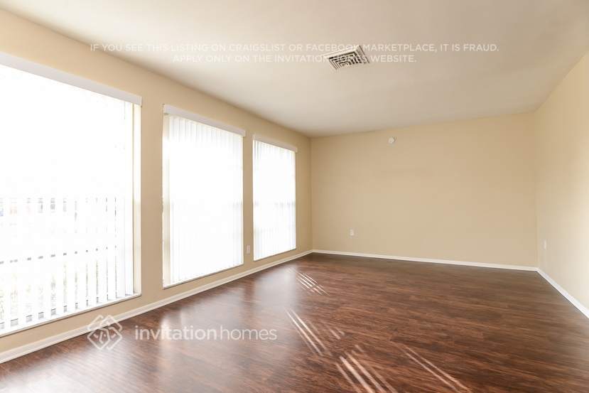 Building Photo - 2111 Almeria Way S
