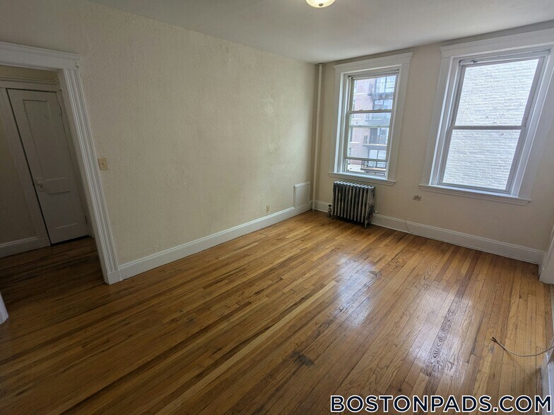 Building Photo - 131 Washington St