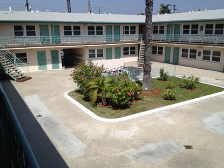 Building Photo - 10600 S Inglewood Ave