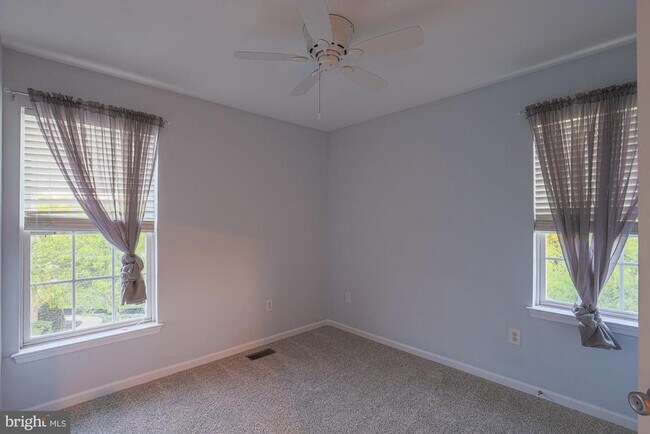 Building Photo - 9300 Summit View Way