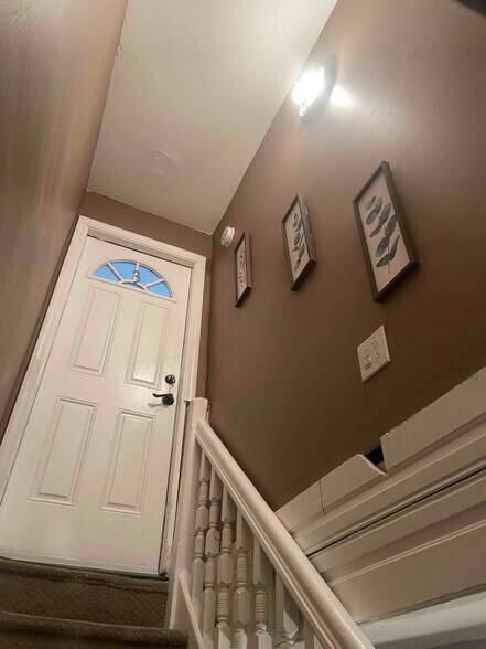 Building Photo - 916 Ridge Ave