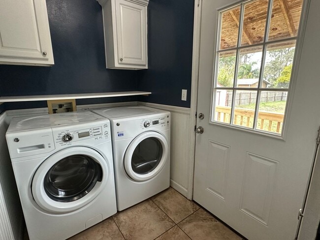 Building Photo - Charming and spacious home for rent in Lee...