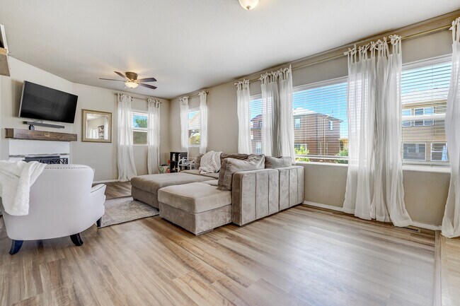 Building Photo - 7143 Jagged Rock Cir