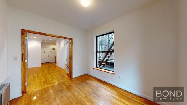 Building Photo - 96 Third Avenue