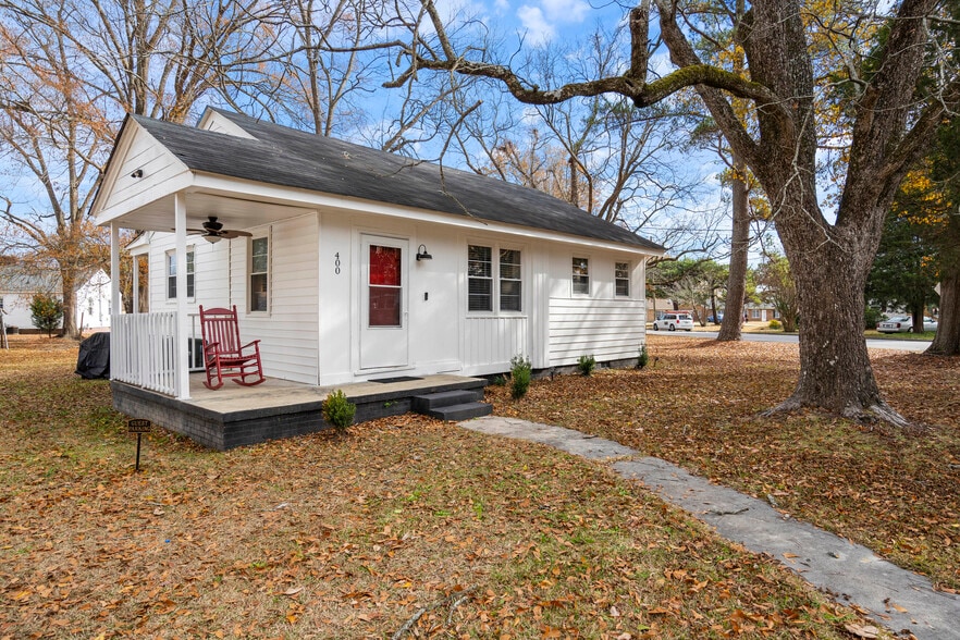 Building Photo - 400 Arbor St