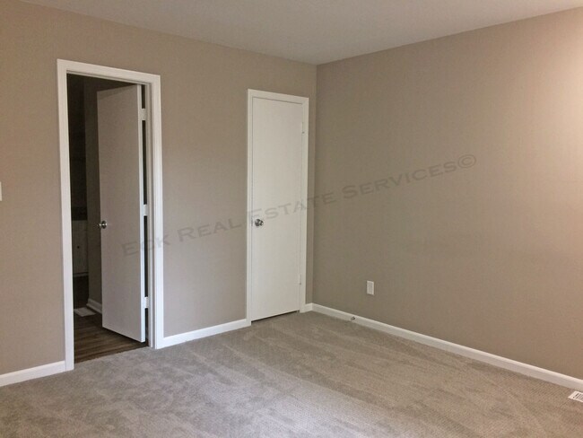 Building Photo - 336 Woodlawn Dr