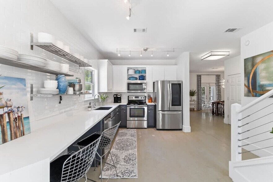 Building Photo - 429 Montigo Ave N