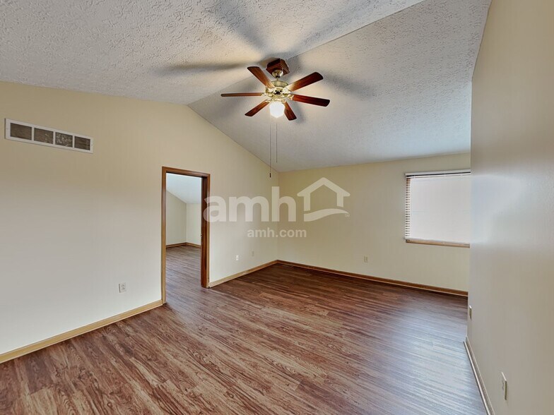 Building Photo - 105 Elmwood St