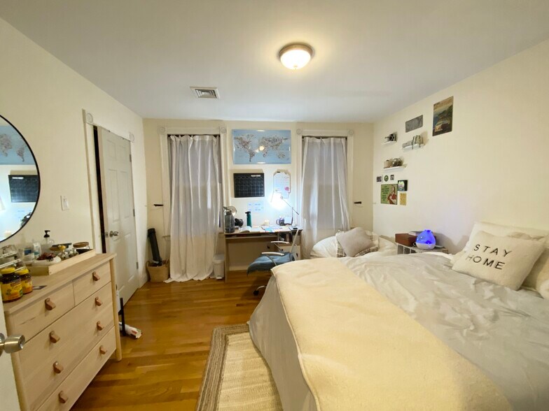 Building Photo - 7 Oswald St