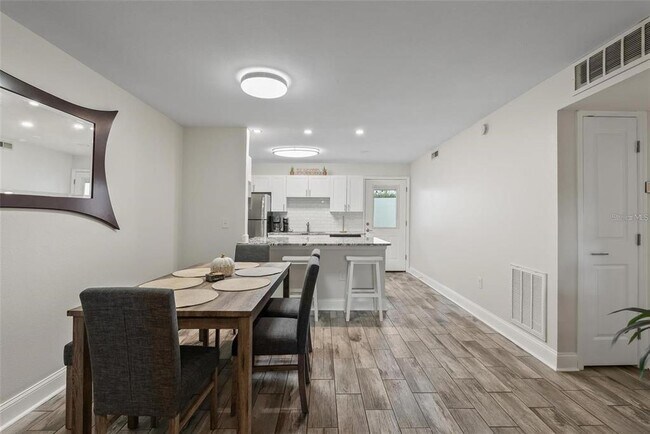 Building Photo - 3909 W Cleveland St