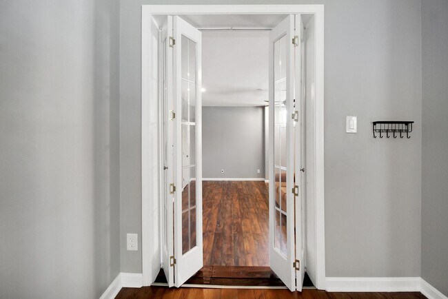 Building Photo - 3 bedroom 2 bath home in a great area filled with tons of extras you will LOVE!