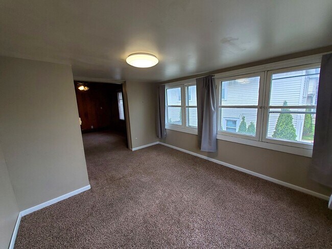 Building Photo - 808-810 W 2nd St