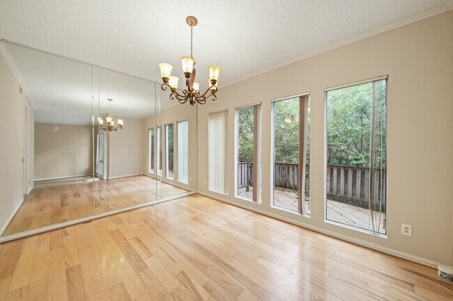 Building Photo - 130 Sugar Berry Cir