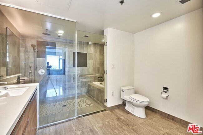 Building Photo - 3785 Wilshire Blvd