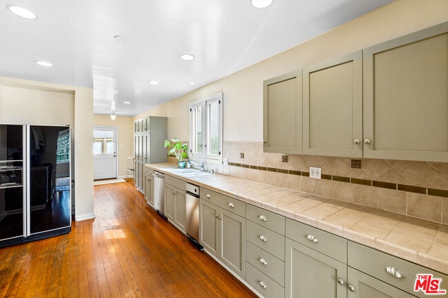 Building Photo - 650 S Gretna Green Way