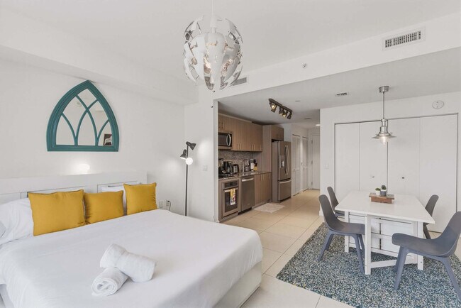 Building Photo - 5350 NW 84th Ave