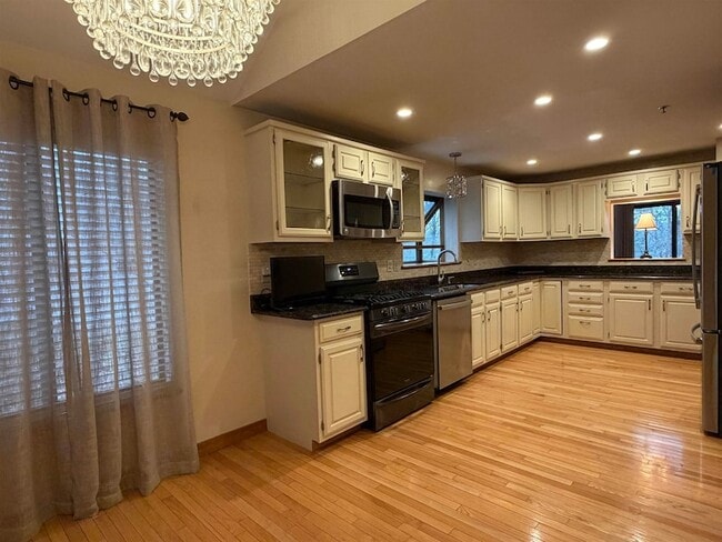 Building Photo - 17 Bayberry Dr