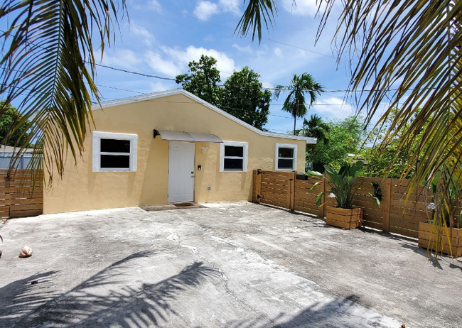 Building Photo - 9480 Independence Rd