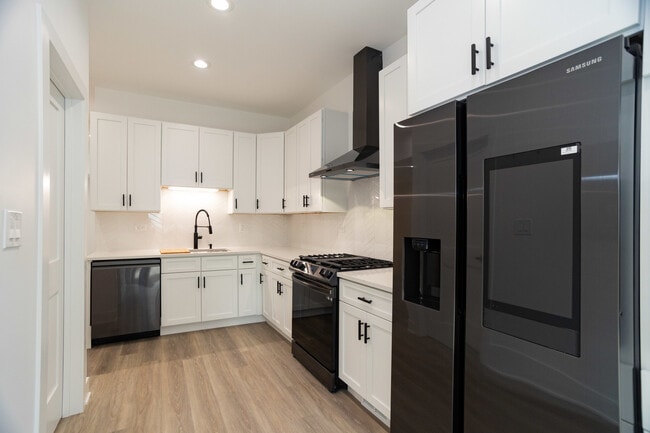 Building Photo - 1723 W Pierce Ave