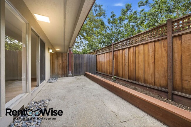 Building Photo - 569 Addison Ave