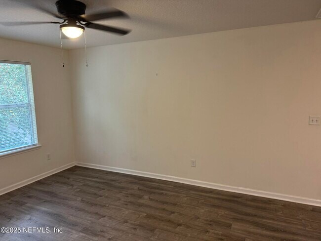 Building Photo - 348 Auburn Oaks Rd E