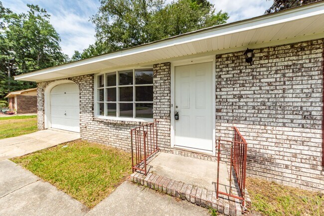 Building Photo - 107 Greenhurst Ave