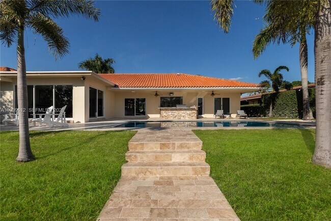 Building Photo - 3010 NE 58th St