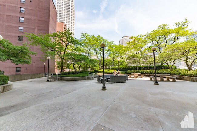 Building Photo - 10 E Ontario St