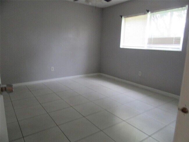 Building Photo - 4100 NW 110th Ave
