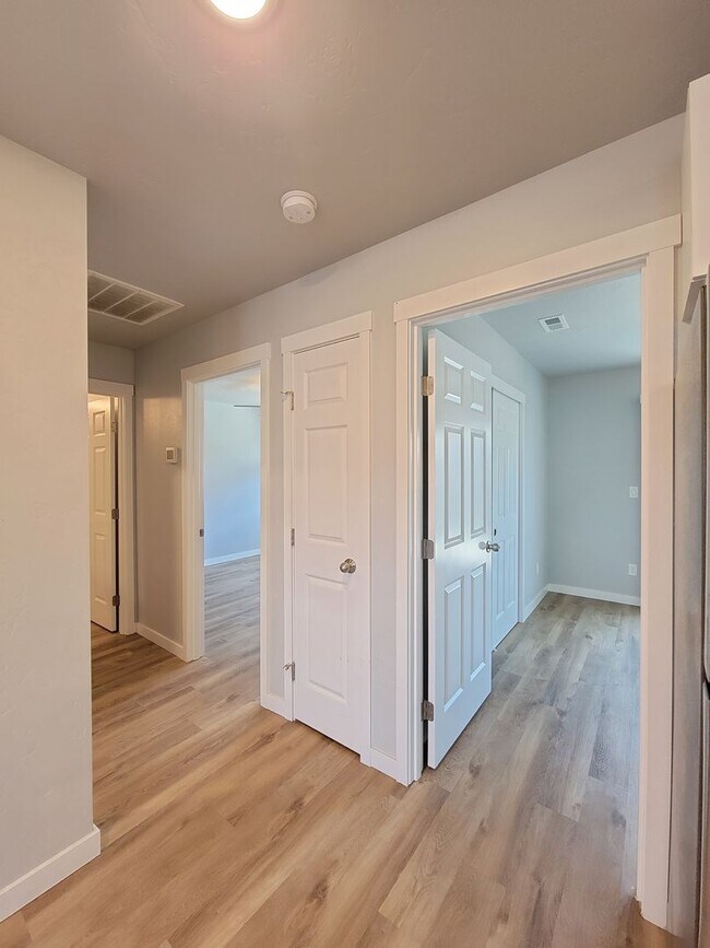 Building Photo - 1004 Creer Way
